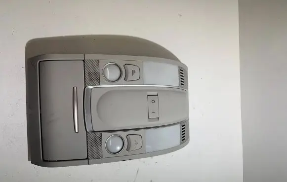 Audi A6 S6 C6 4F Front seat light 4F0947135BQ 18550346 10052006