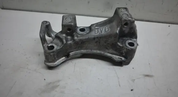 Peugeot 308 SW Engine mounting bracket 9688615780