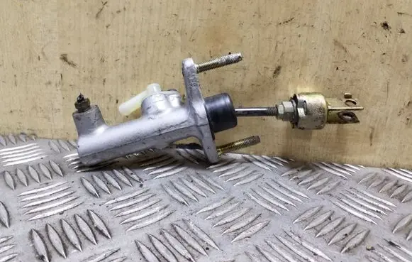 Toyota Avensis T220 Clutch master cylinder