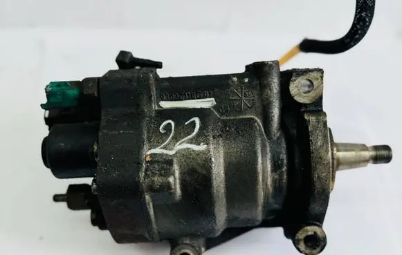 Renault Megane II Fuel injection high pressure pump 9303Z110D