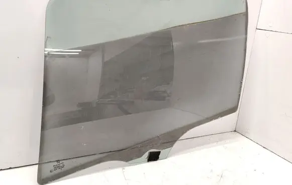 Peugeot 206 Rear door window glass 43R001583 AS2 M3232