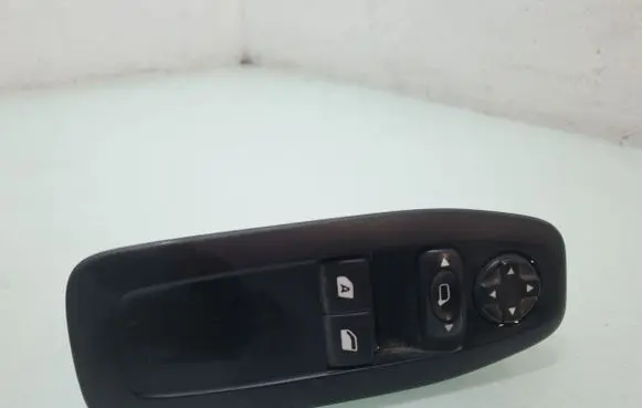 Peugeot 208 Electric window control switch 96751127ZD