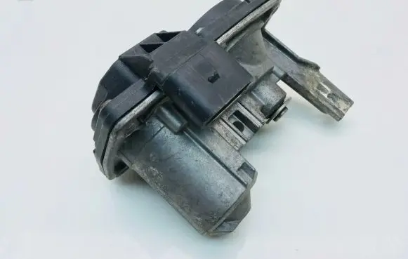 Volkswagen PASSAT B8 Electric throttle body valve 5Q0253691D
