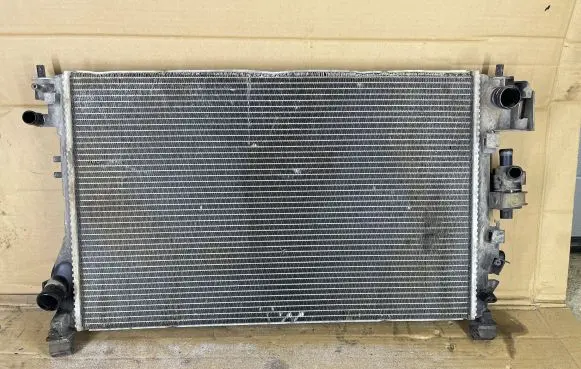 Opel Signum Coolant radiator 13108569