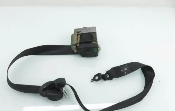Skoda Fabia Mk1 (6Y) Front seatbelt 33009800 6Y0857701A
