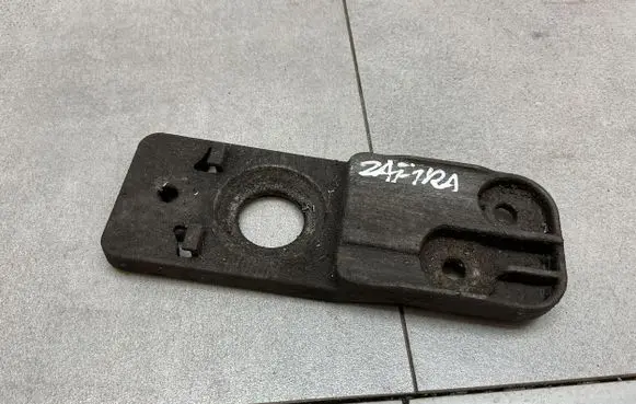 Radiator mount bracket