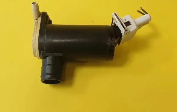 Ford Kuga I Windscreen/windshield washer pump 17K624 87AB17K624