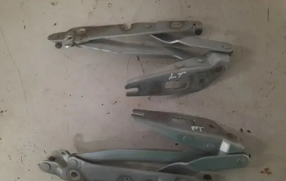 Audi A4 S4 B6 8E 8H Tailgate/trunk/boot hinge 8E587301