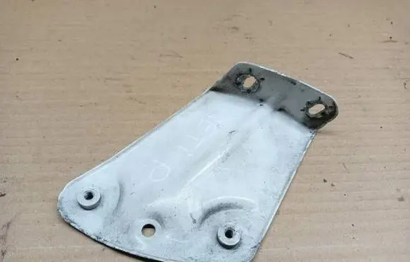Skoda Yeti (5L) Fender mounting bracket 5L0821142