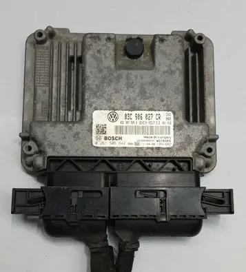 Volkswagen Touran II Engine control unit/module 03C906027CR 0261S06642 MED1755