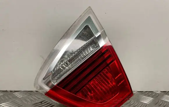 Tailgate rear/tail lights