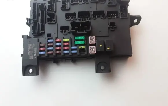 Mitsubishi Outlander Fuse module 8637B697