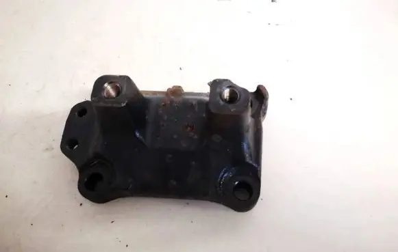 Honda Civic Engine mounting bracket