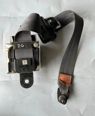 Mitsubishi Pajero Rear seatbelt 0420001