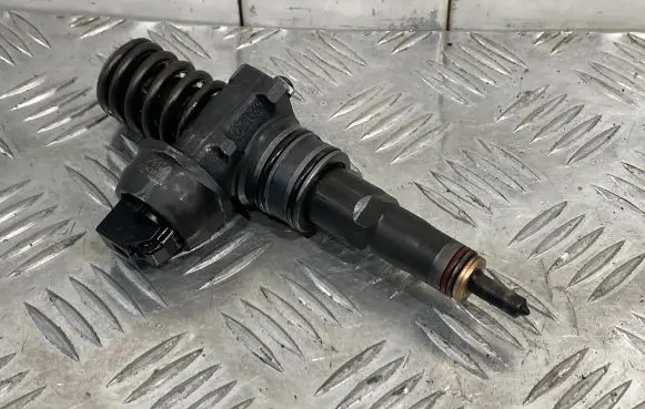 Volkswagen Caddy Fuel injector 038130073BR