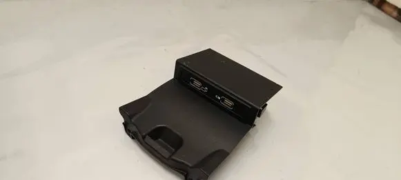 Mercedes-Benz A W176 USB socket connector A1728202100