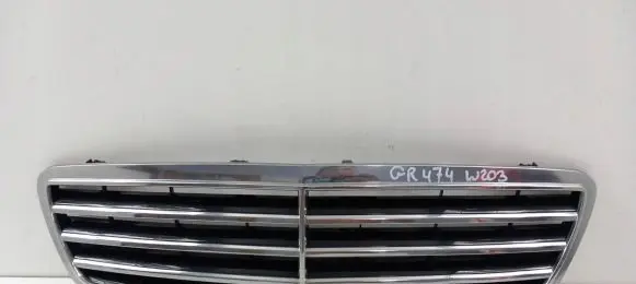 Mercedes-Benz C W203 Front bumper upper radiator grill