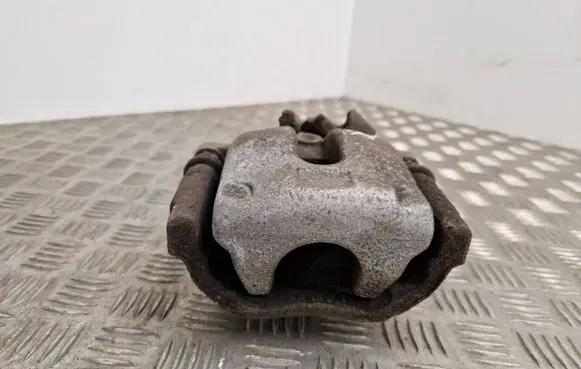 Peugeot 3008 I Rear brake caliper