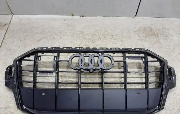 Audi Q7 4M Front bumper upper radiator grill 4M0853651H 4M0853651AG 4M0853651AJ