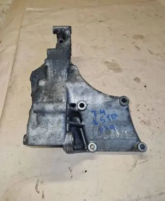 Volkswagen Transporter - Caravelle T4 Generator/alternator bracket 