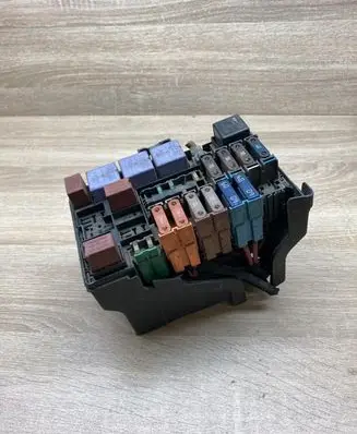 Renault Laguna II Fuse module 8200258781