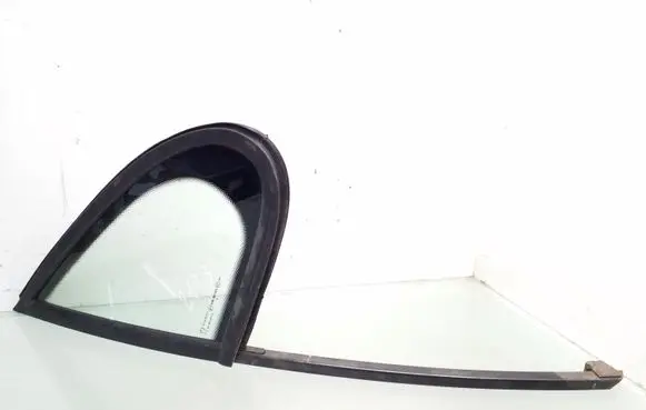 Peugeot 207 Front vent window/glass (coupe) AS2