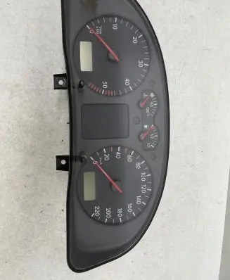 Volkswagen PASSAT B5 Speedometer (instrument cluster) 3B0919881N 110008794