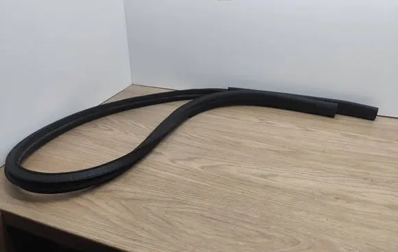 Volvo C70 Rubber seal front coupe door 31256242