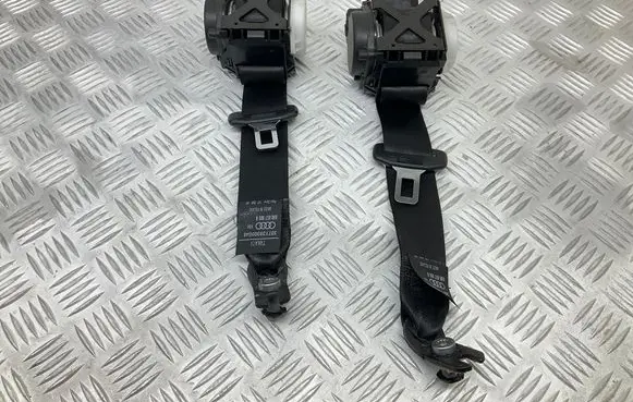 Audi Q3 8U Rear seatbelt 8U0857805B