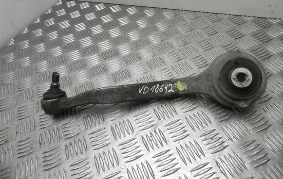 Mercedes-Benz C AMG W204 Rear control arm A20304L VD18642DEFEKTAS