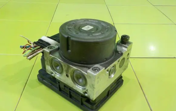 Citroen DS3 ABS Pump 9817031680