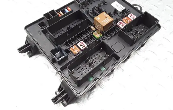 Cadillac ATS Fuse module 23134073 03594316214 2313407302