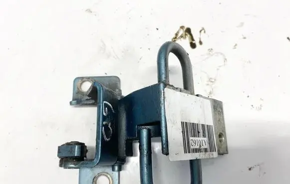 Audi A4 S4 B5 8D Rear door lower hinge 8d0833412c