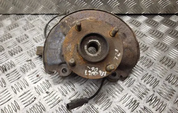Mitsubishi Colt Front wheel hub