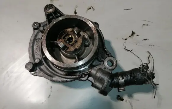 BMW 5 E60 E61 Vacuum pump