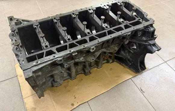 BMW 3 E90 E91 Engine block 7558325 N52B30AF N52B30