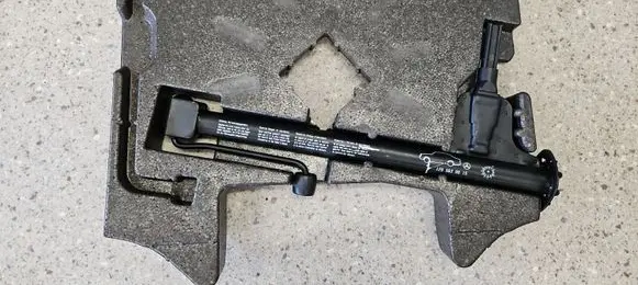 Mercedes-Benz SL R230 Tool set A2306841037 1295830015