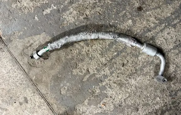 MG ZS Air conditioning (A/C) pipe/hose 30120581