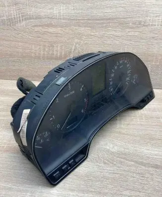 Audi A8 S8 D2 4D Speedometer (instrument cluster) 4D0919033AE 110008639 033