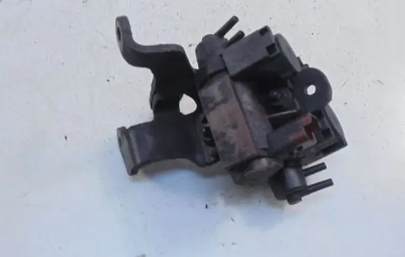 Volvo C30 Valve vacuum 6G90-9E882-CA