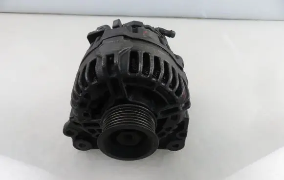 Volkswagen Polo IV 9N3 Generator/alternator 0124315004 037903025E
