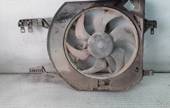 Opel Vivaro Electric radiator cooling fan 1831199016