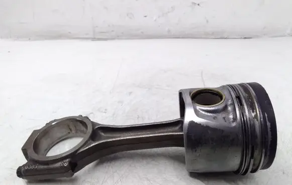 Volkswagen Touran I Piston with connecting rod
