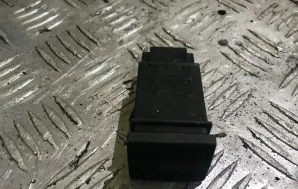 Volkswagen Golf III Windscreen/window heater switch 1H0959621