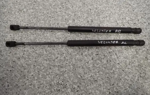 Hyundai Veloster Tailgate strut 