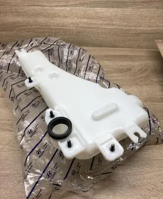 Hyundai H-1, Starex, Satellite Windshield washer fluid reservoir/tank 986104A010 986104A500