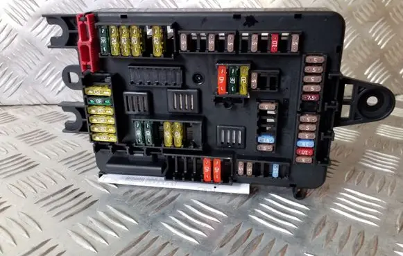 BMW 1 F20 F21 Fuse module 9337880