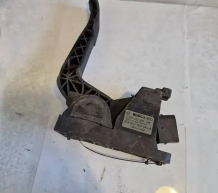 Mercedes-Benz Vito Viano W638 Accelerator throttle pedal 0281002335 A9013000404 284410866