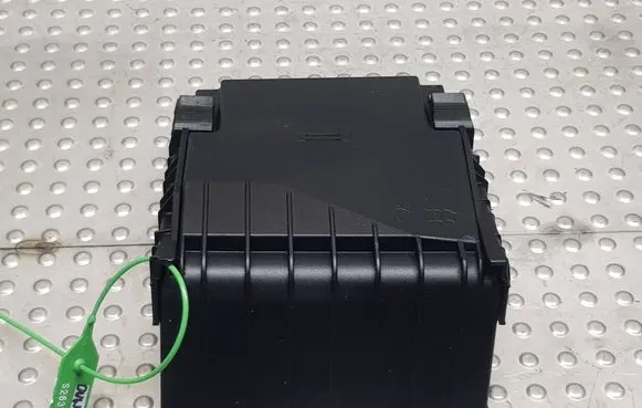 Volkswagen Golf VI Fuse box cover S26370394 1K0937132F