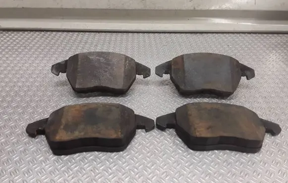 Volkswagen Caddy Brake pads (front) 